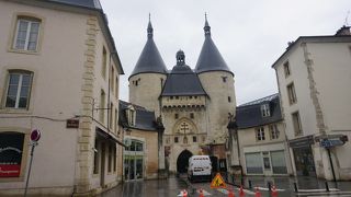 【ナンシー】 2つの円錐形の塔が印象的な北の守り、クラッフ門