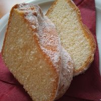 1Fロビーで午後に提供される日替わりケーキ。