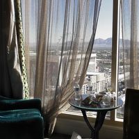 カーテンが自動で開閉します