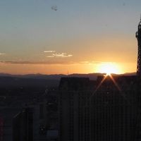 部屋から朝日が見えます　朝日の瞬間