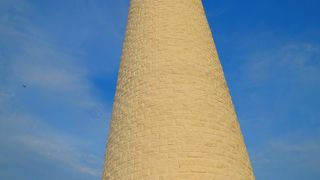 くそびえる白亜の灯台