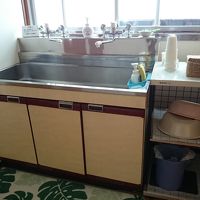 共同の洗面所。学生時代の合宿みたいで懐かしい