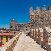 アービラの旧市街と塁壁の外の教会群 　