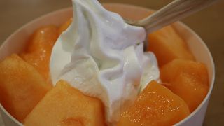 まるごとメロンソフトクリームを。