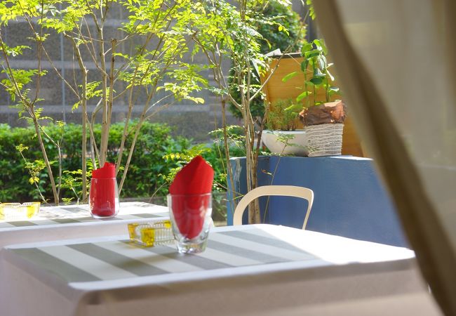 裏通りにある肉フレンチ