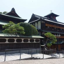 玉の石側からのほうがよく見えます。