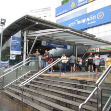 タイランド カルチュラル センター駅