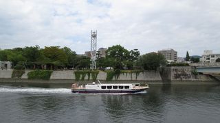 ねじれた部分は苦悩を表しています