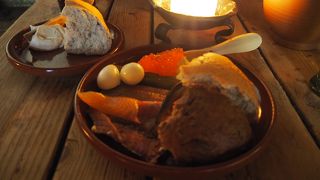 フレンドリーで中世の雰囲気のレストラン　オルデハンザ