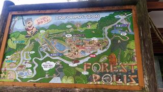 美しい滝もある公園