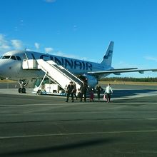 搭乗の様子、冬は寒そう。