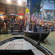 僧侶が集まっています