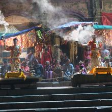 お香がたかれます