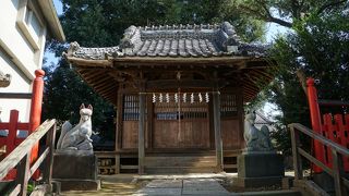 太田道真が築城の際、森の中から石祠を発見