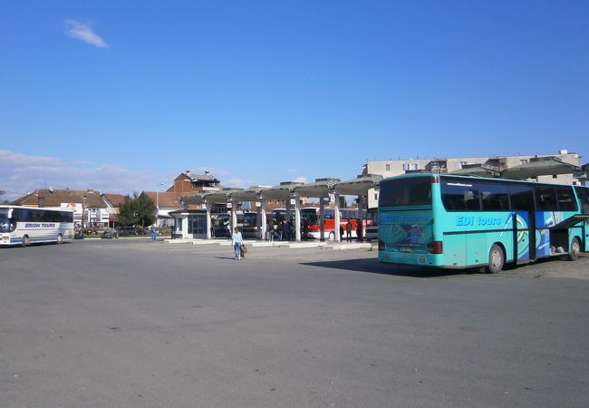 活気のあるバスステーション