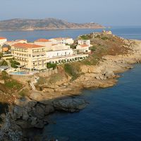 シタデルから見た外観（画像左手のプールがある黄色い建物）