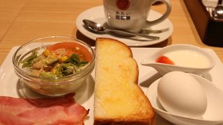 席で充電できるようです。