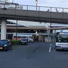 草津駅東口ターミナル。