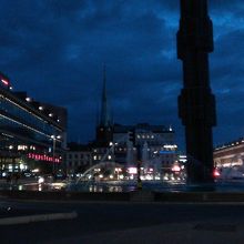 夜のセルゲル広場