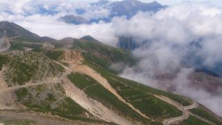 雲海広がる山頂