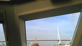 対岸に行くには陸路より圧倒的に早いが、本数が少ない