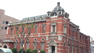 レンガ造りの美しい建物