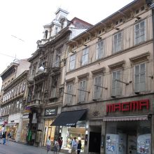 美しい建物も多いです