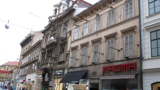 イェラチッチ広場から延びる通りです