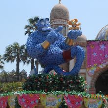 お花でできたジーニー！すごすぎ。