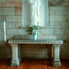 祭壇右手のキリスト像