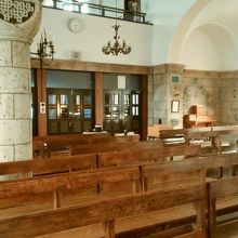 上は聖歌隊のスペース？