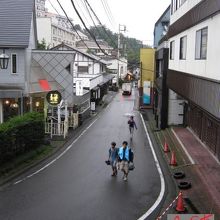 西の河原通り終点近く「白青看板です」