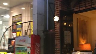 落ち着いたカフェ