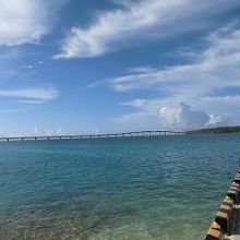 前浜港から見た来間大橋