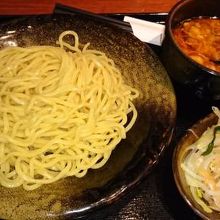 辛めの野菜たっぷりつけ麺