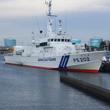 巡視船も停泊しています。