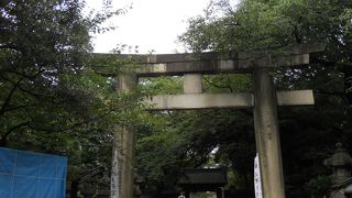 どっしりした明神型鳥居