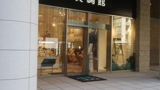 明るい店内のアンテナショップ