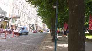 華やいだ雰囲気がある通り