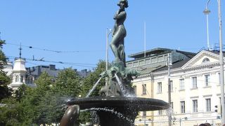 本当は人魚像だそうです