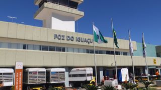 イグアスの滝とは対照的に小さな空港です