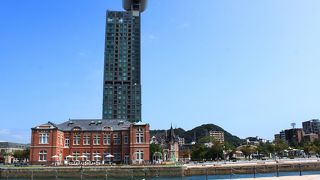 彼岸花が咲き、屋台も出ていて賑わっていました。