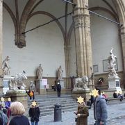 シニョリーア広場に面した古代、ルネッサンス彫刻の大ギャラリー