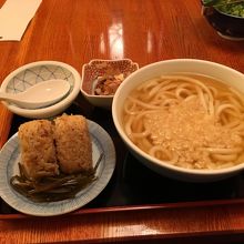 朝定食「かしわにぎりとかけうどん」
