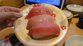 海外から到着してのお寿司はうれしい。