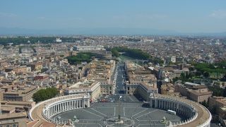 サンピエトロ大聖堂の上からはローマを一望出来ます！
