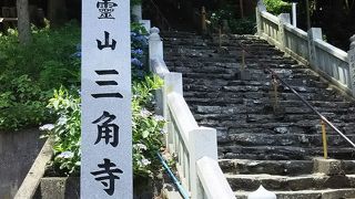 まわりには昔の遍路道が残っています。