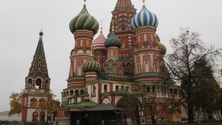 絵本から出てきたような寺院