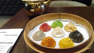 カラフルな小籠包が美味しい