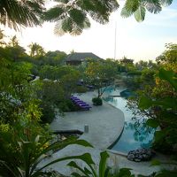 海側と反対にあるプール